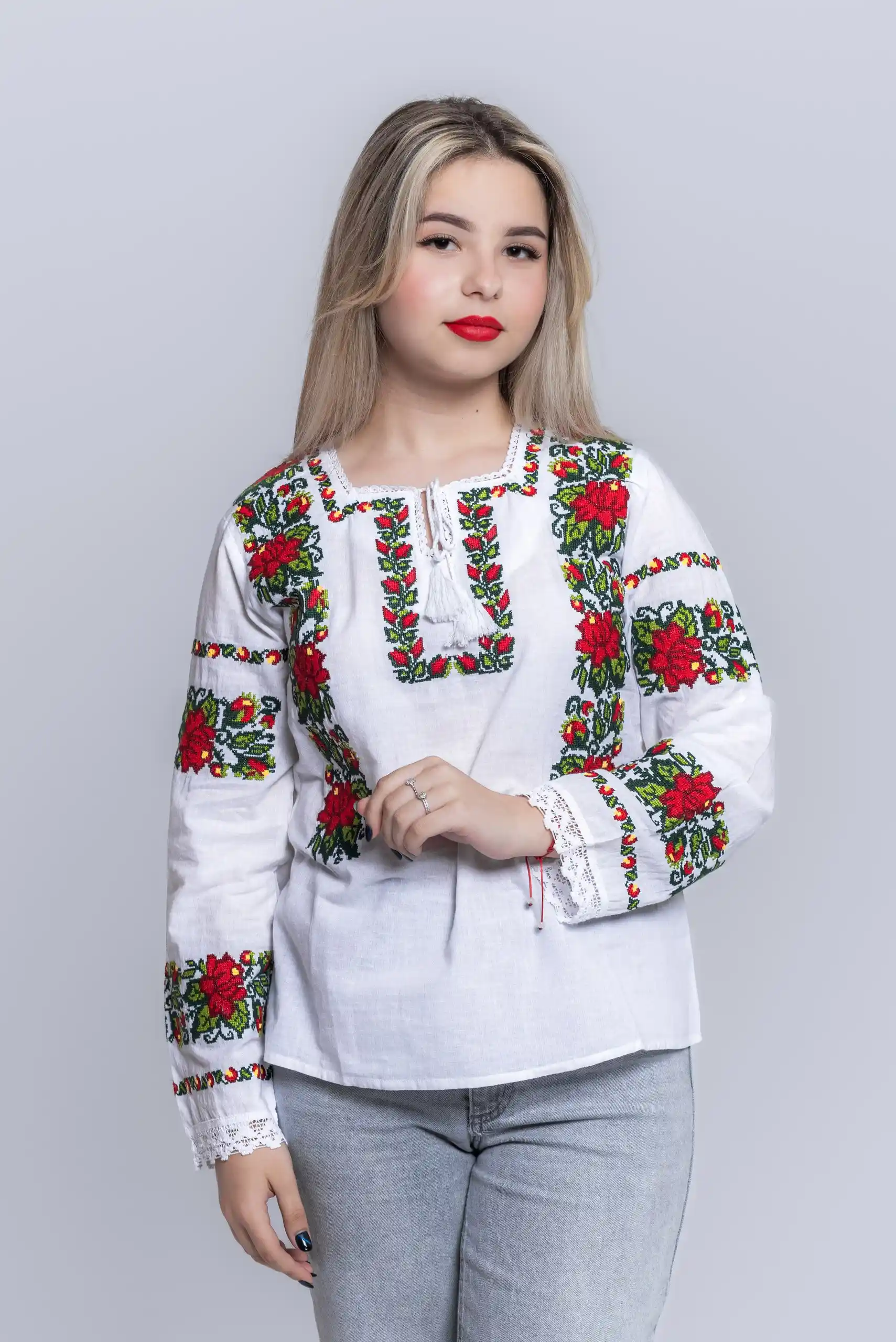 Ie tradițională Carola