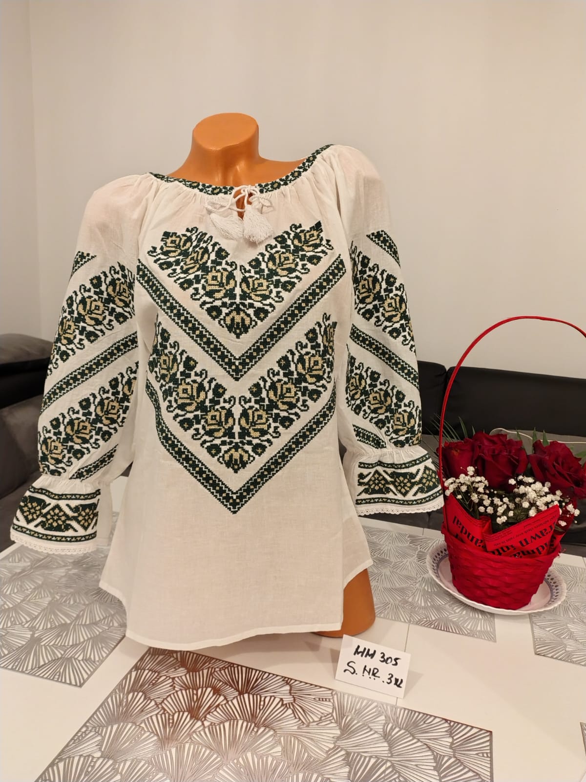 Ie tradițională Dana