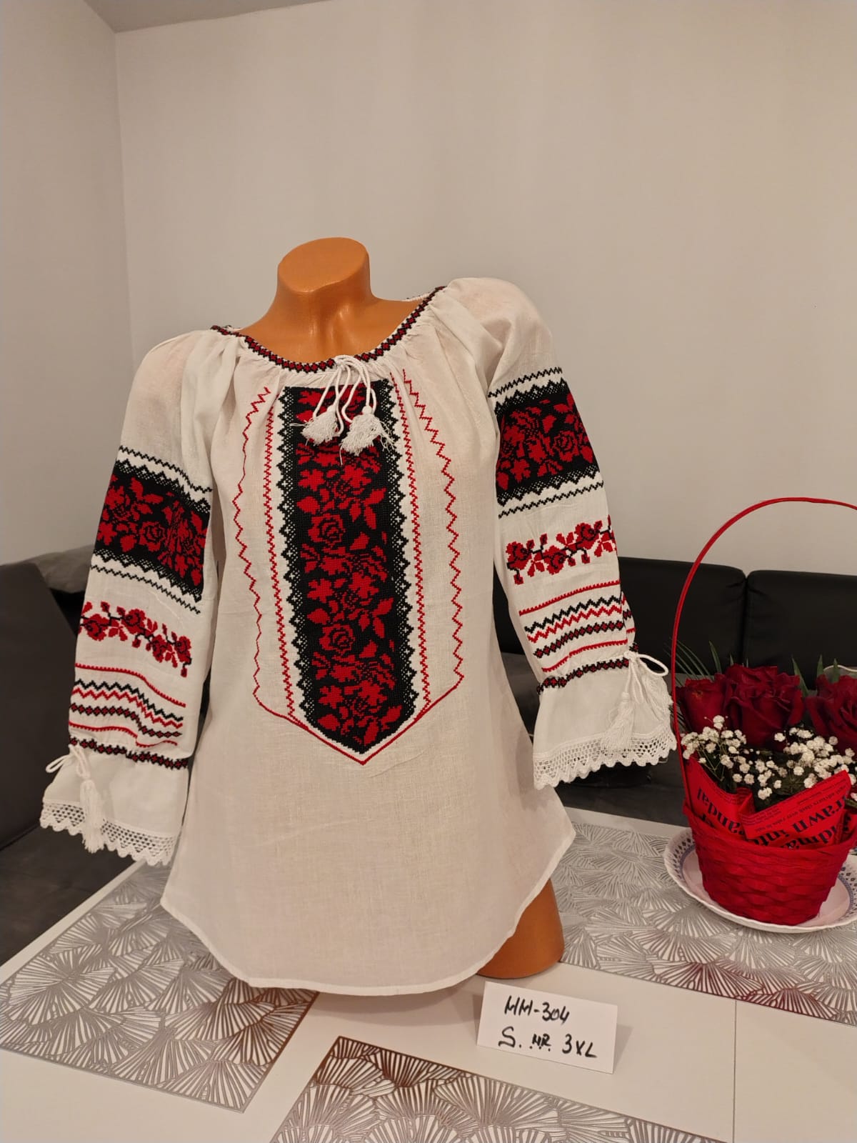 Ie tradițională Raven roșu