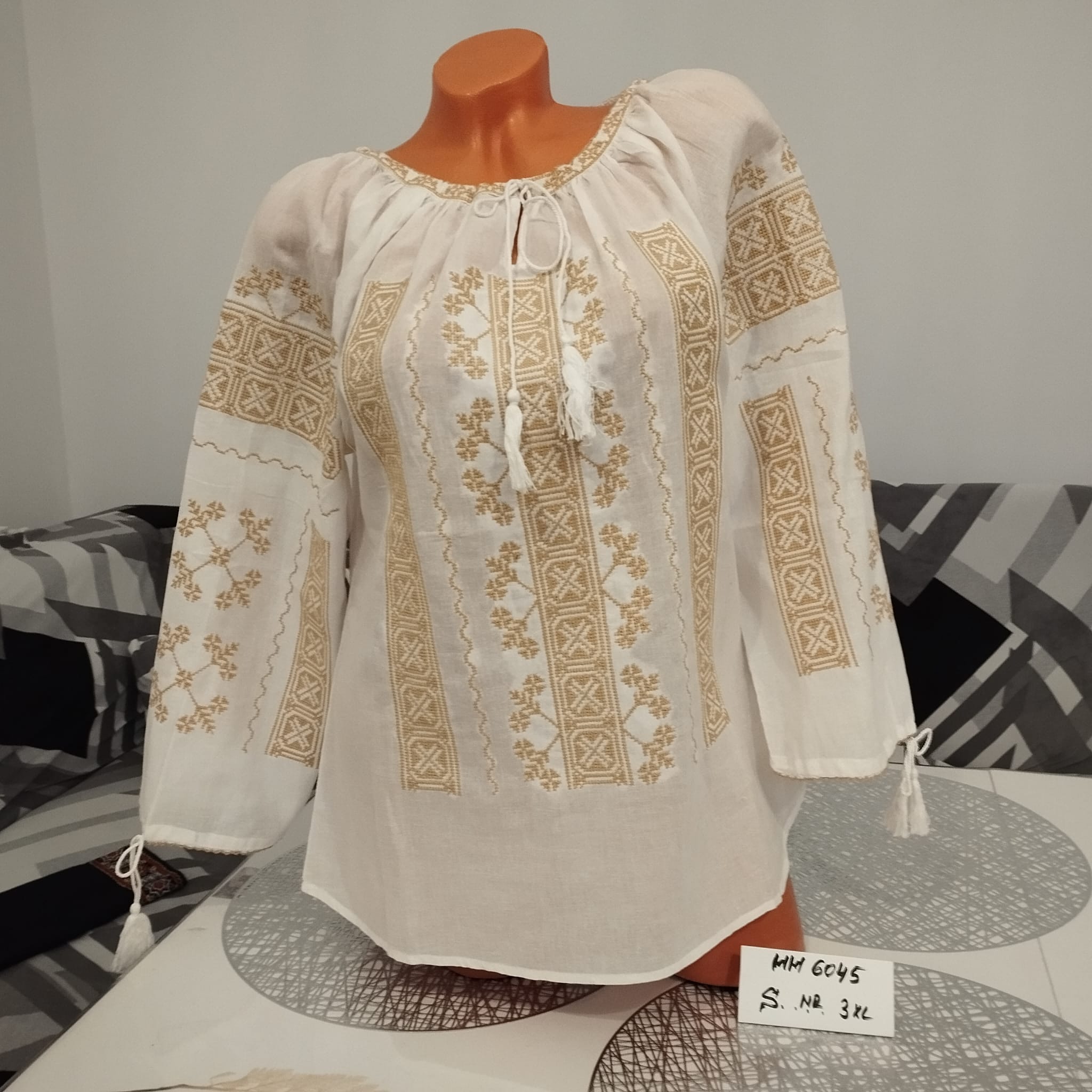 Ie tradițională Anna