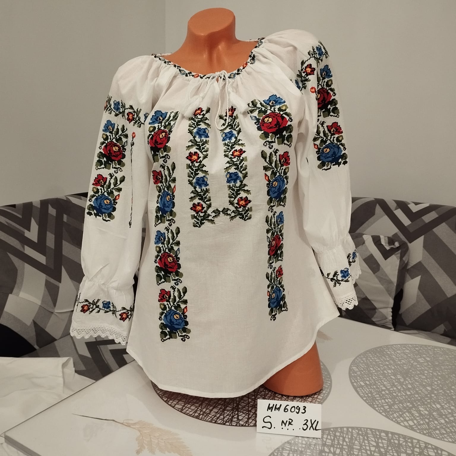 Ie tradițională Carina