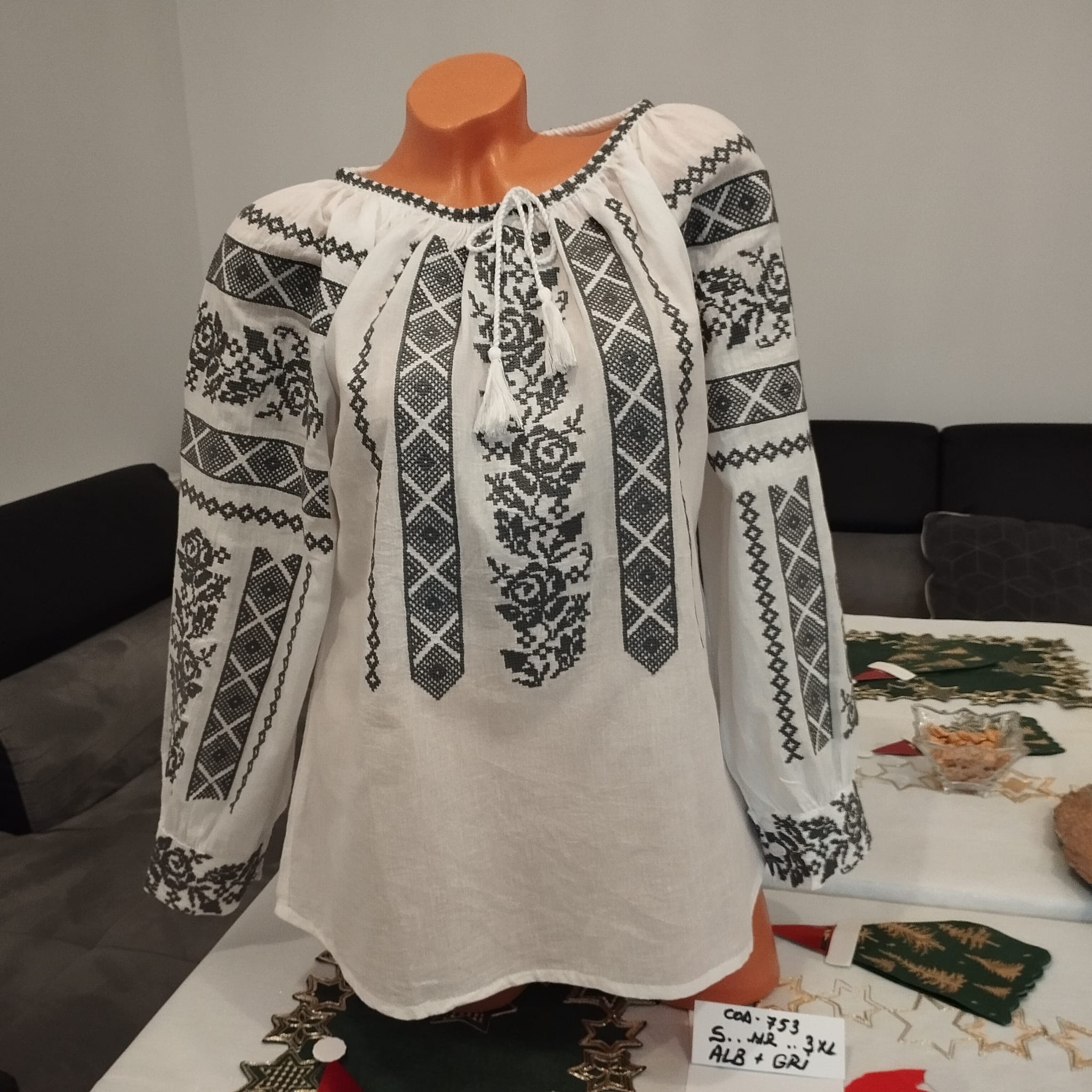 Ie tradițională Lavinia