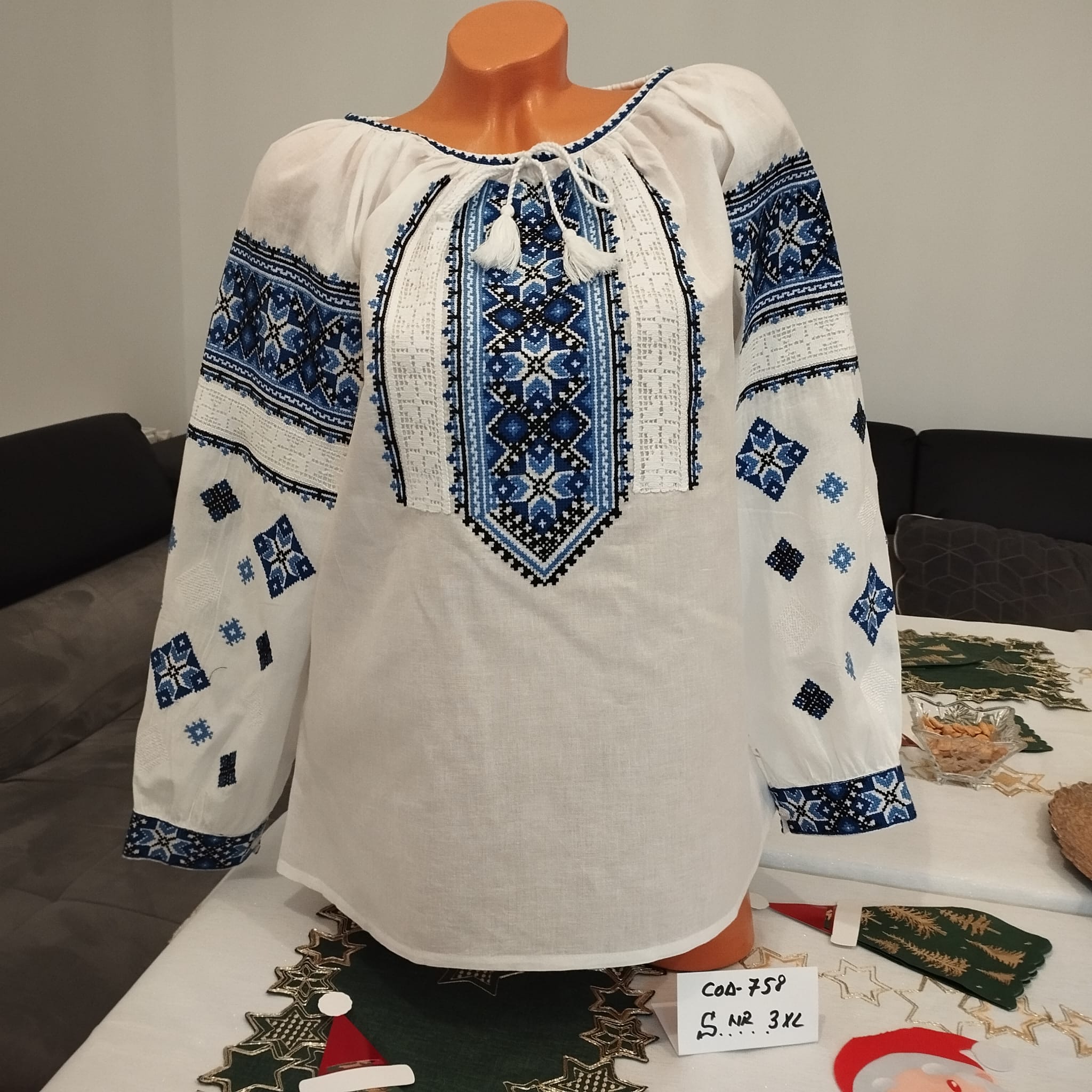 Ie tradițională Mariana