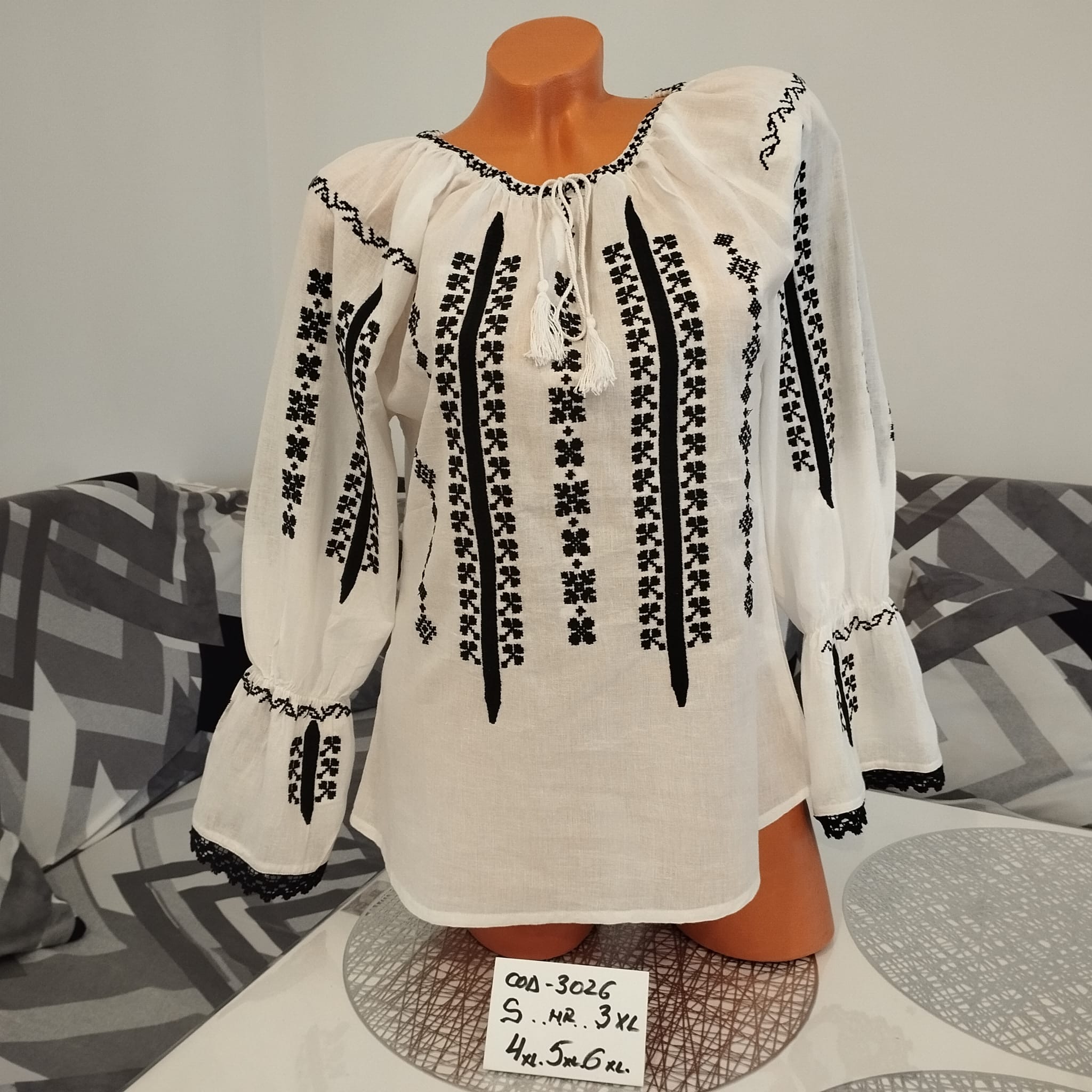 Ie tradițională Lucia