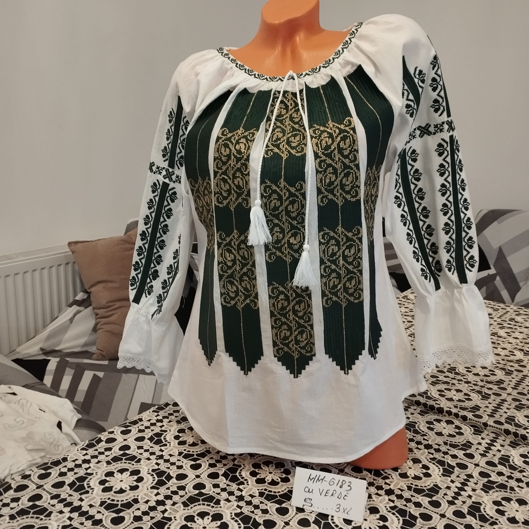 Ie tradițională Clara