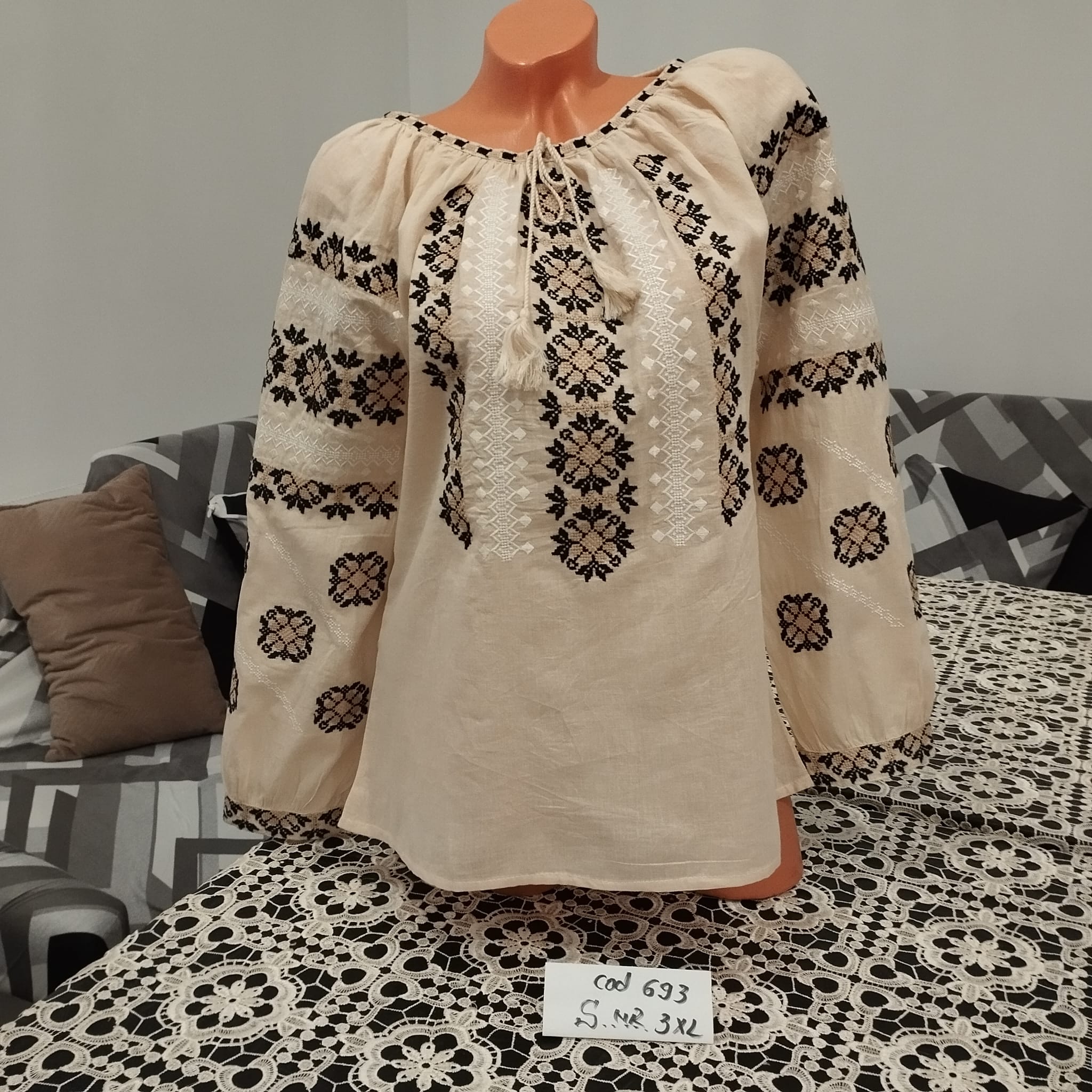 Ie tradițională Caroline