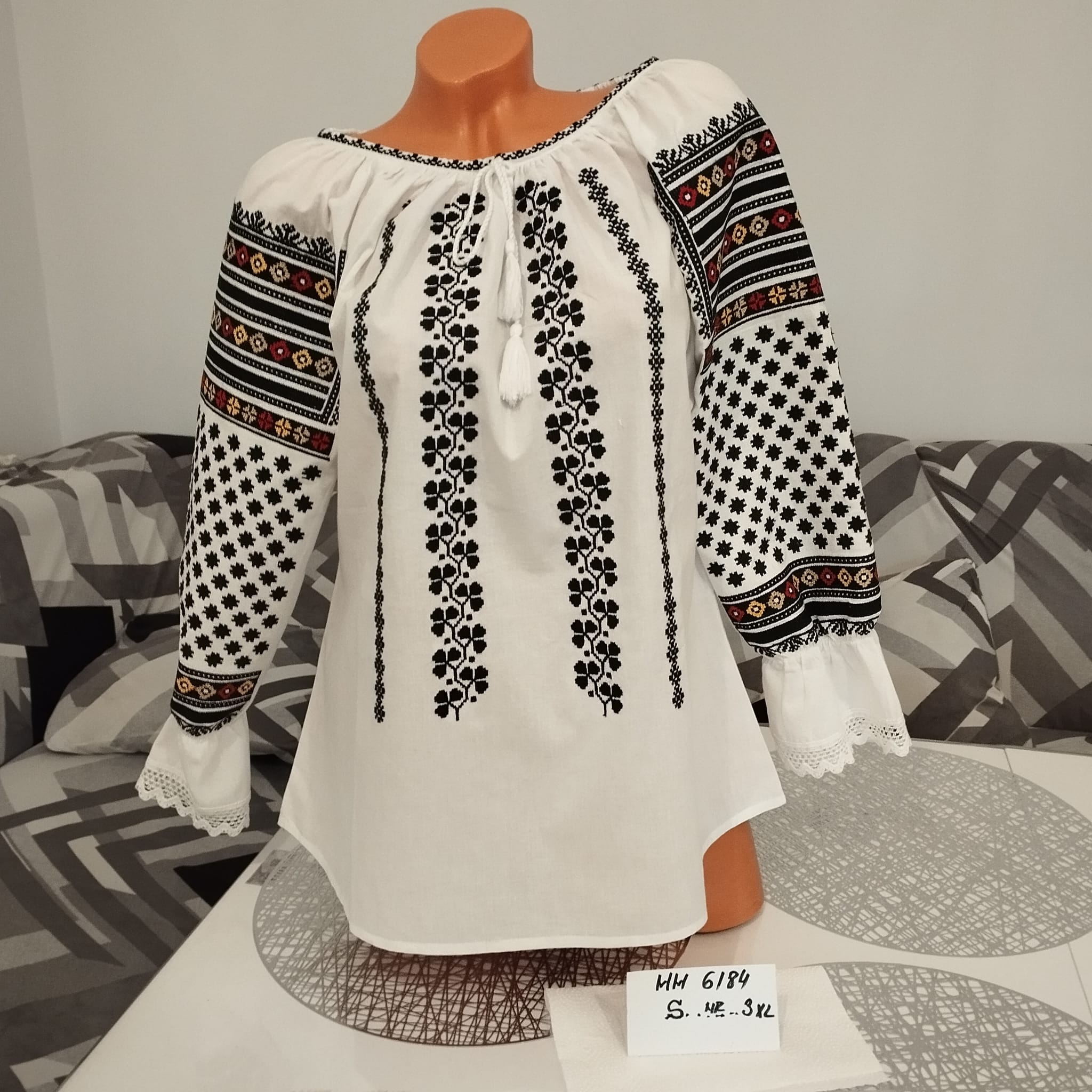 Ie tradițională Jeni