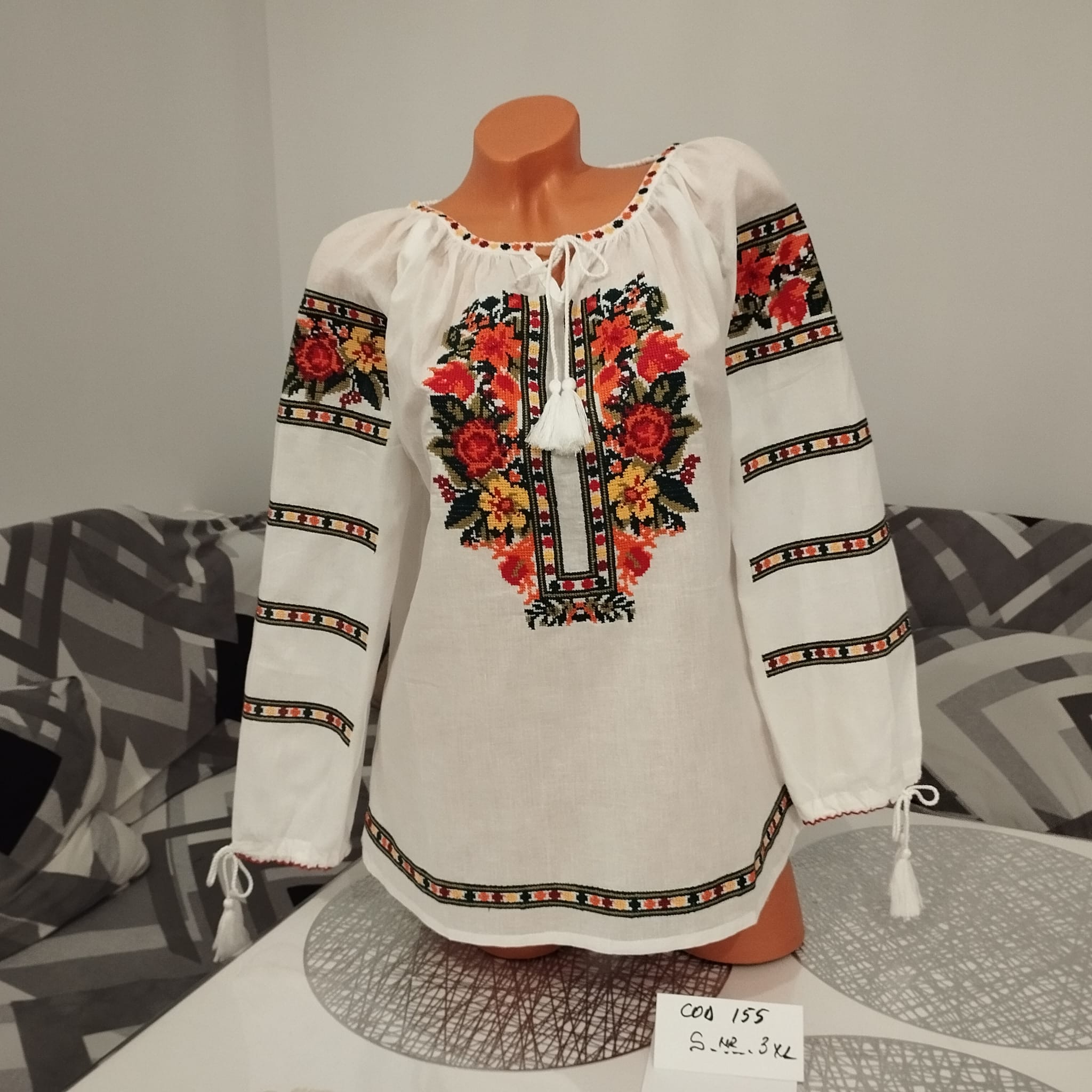 Ie tradițională Violeta