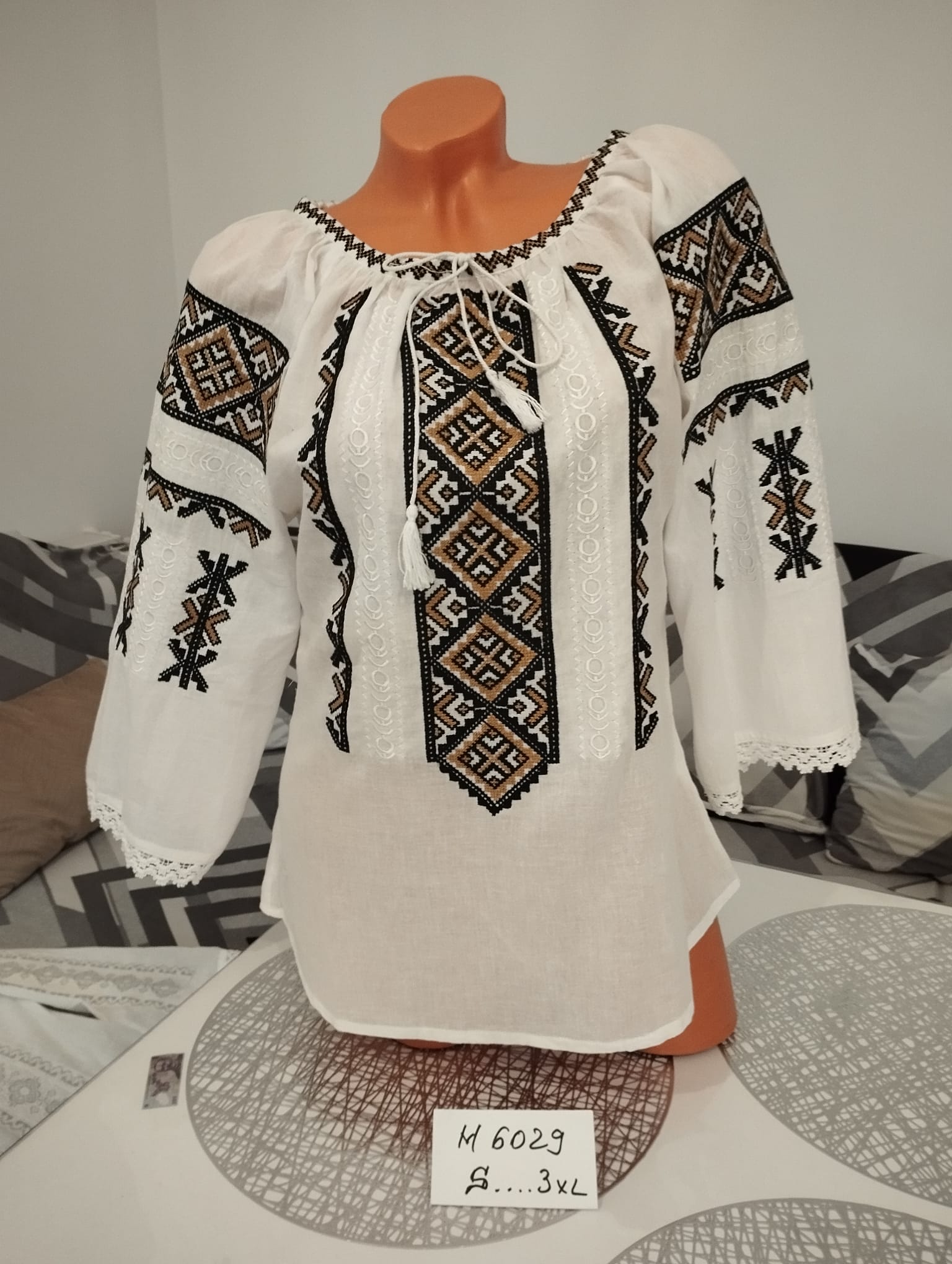 Ie tradițională Nadia