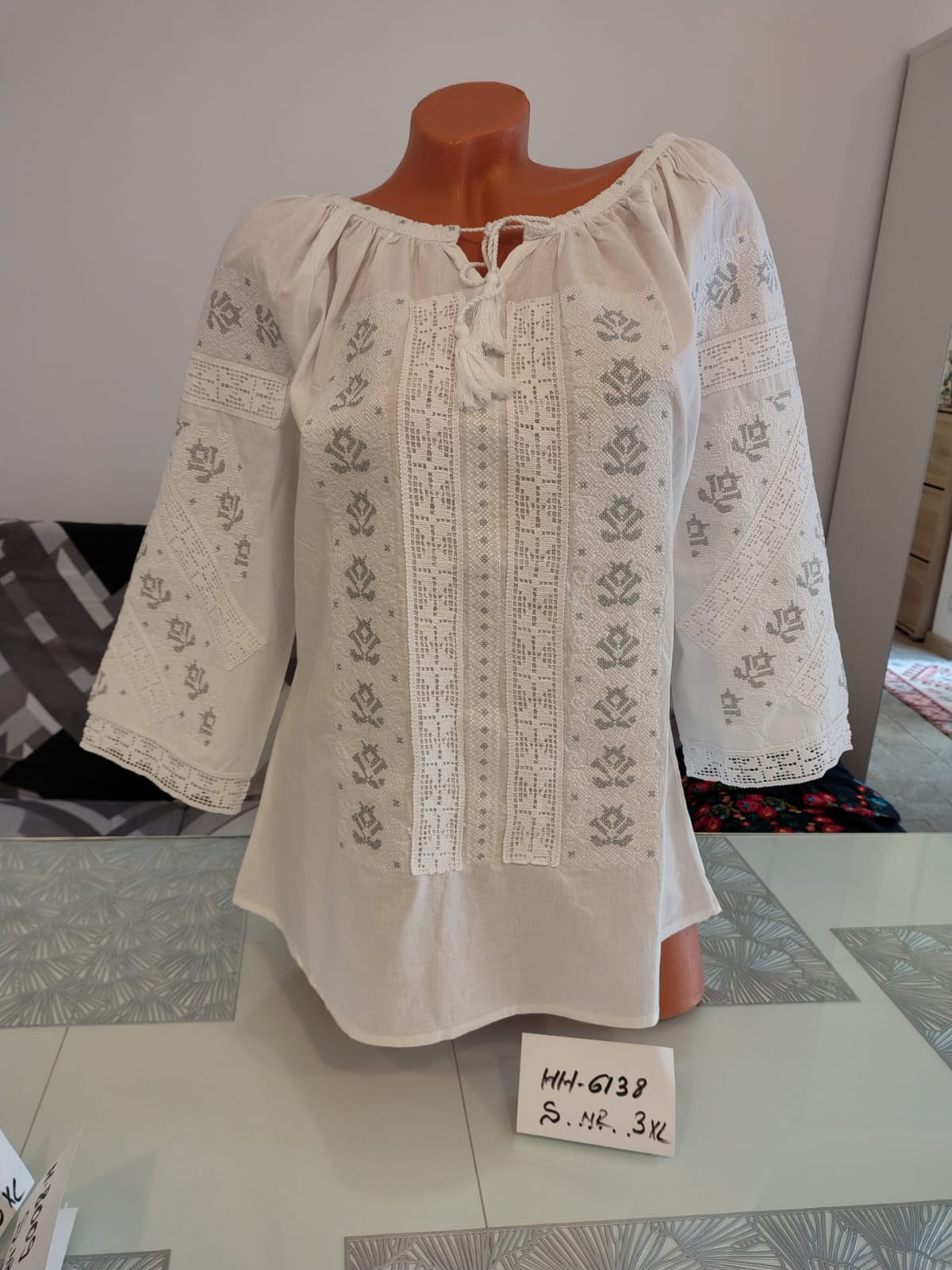 Ie tradițională Petruța