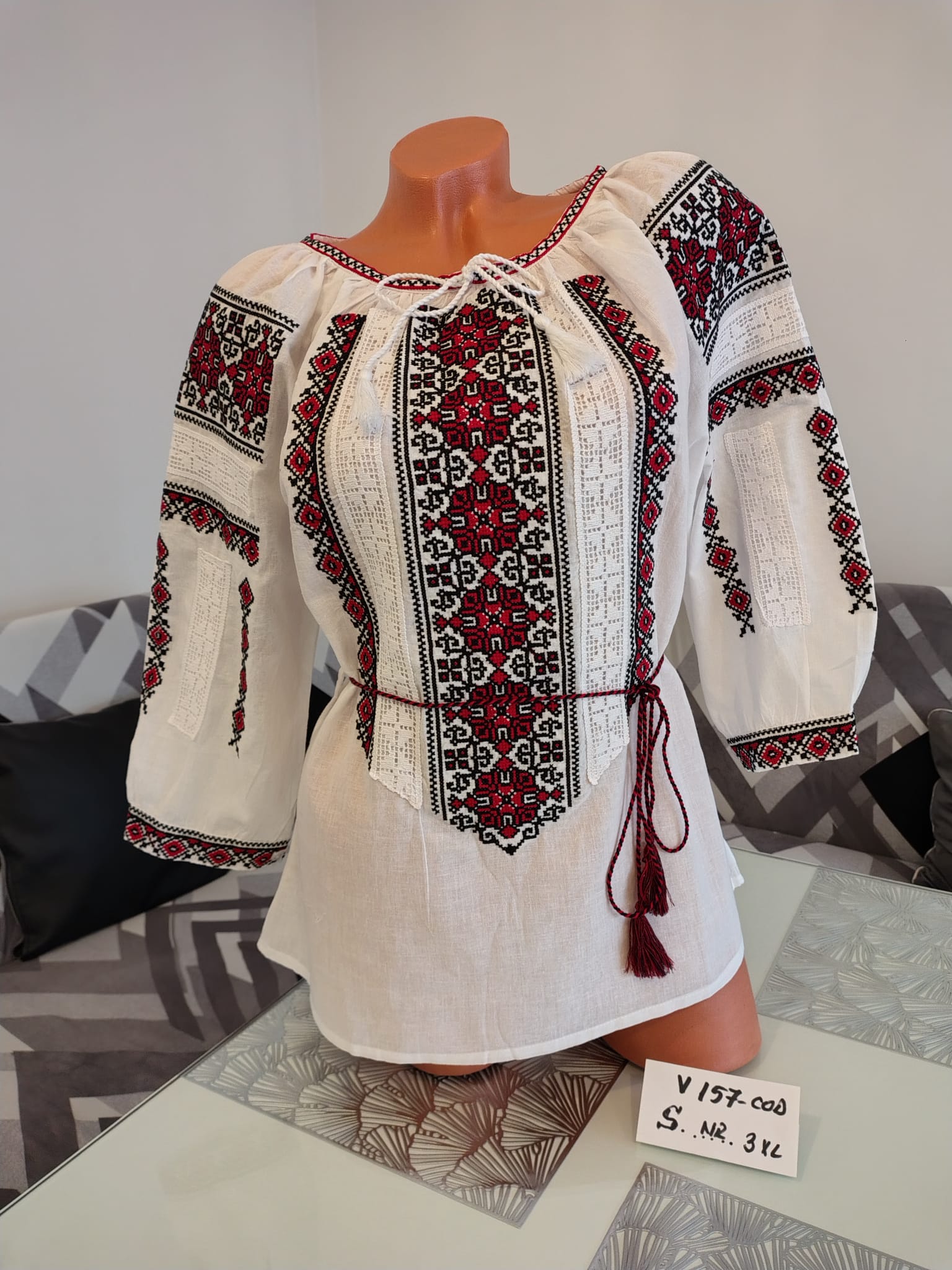 Ie tradițională Alicia