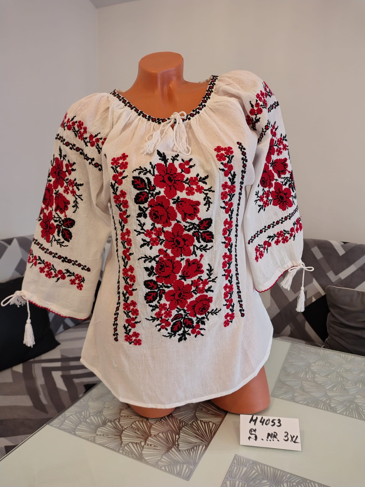 Ie tradițională Petra