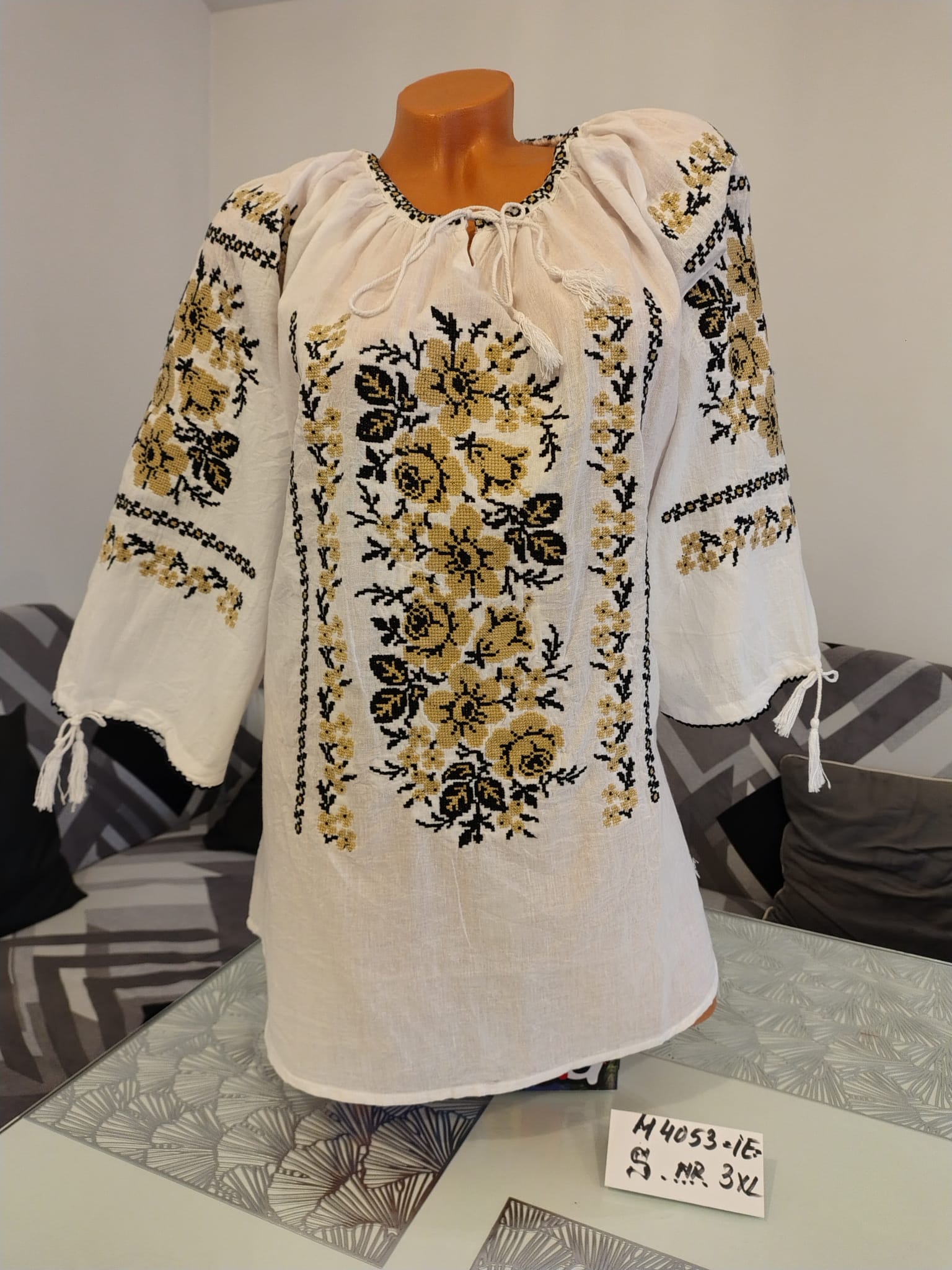 Ie tradițională Aura