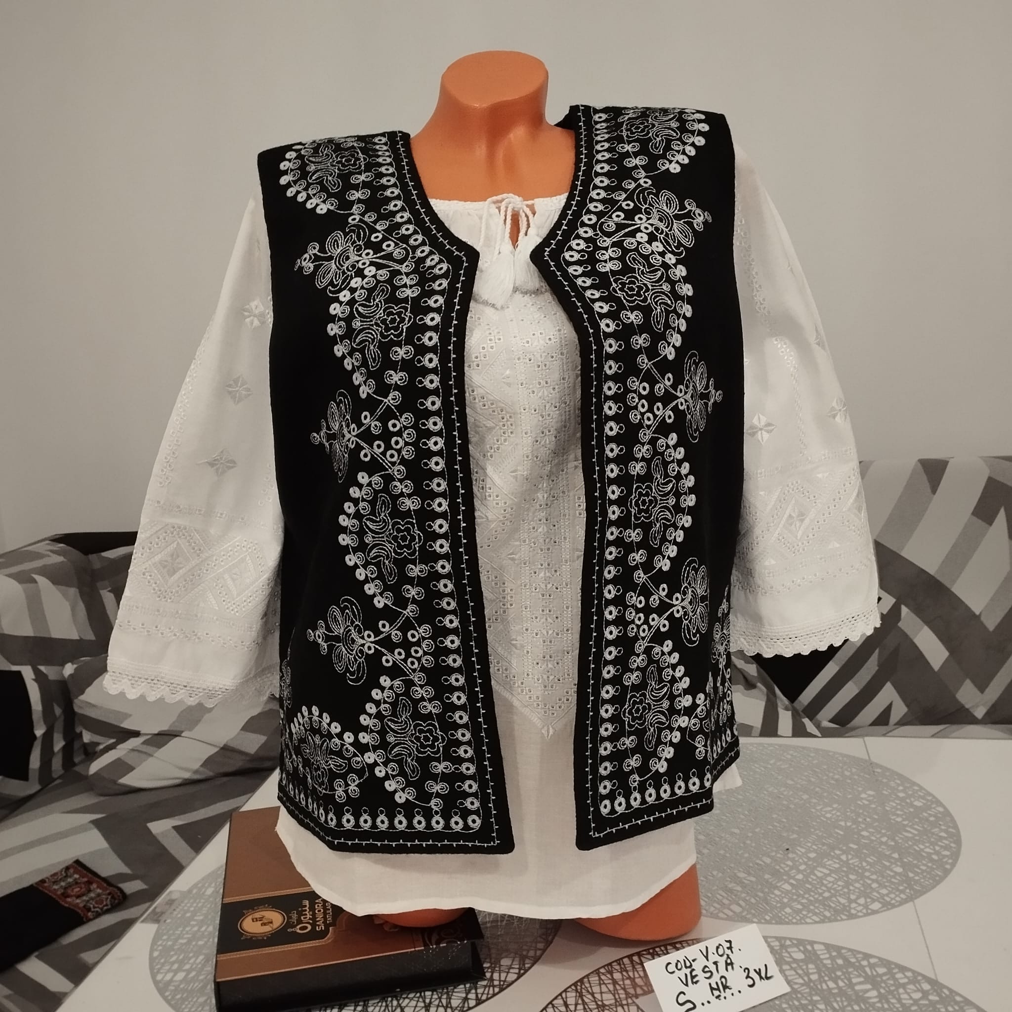 Vestă tradițională Petra