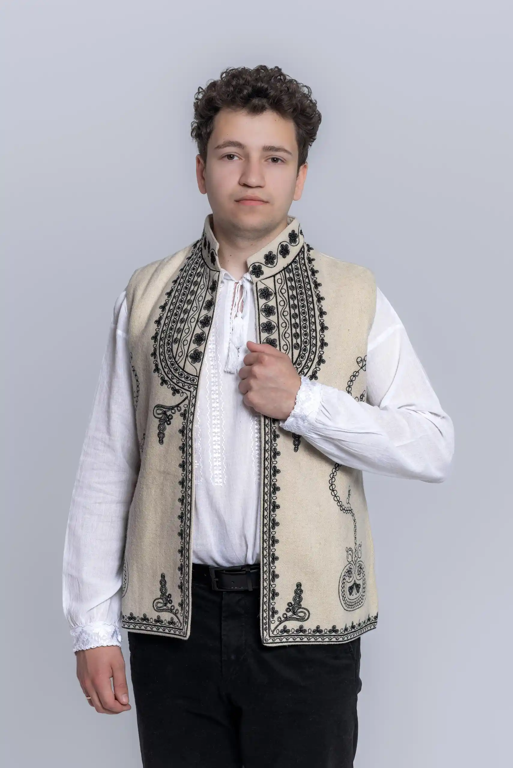 Vestă tradițională Mihai
