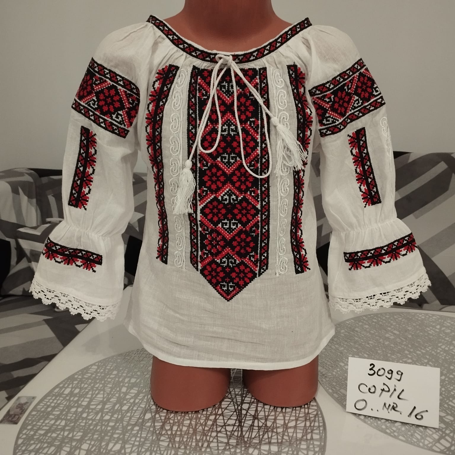 Ie tradițională fetiță Nicoleta