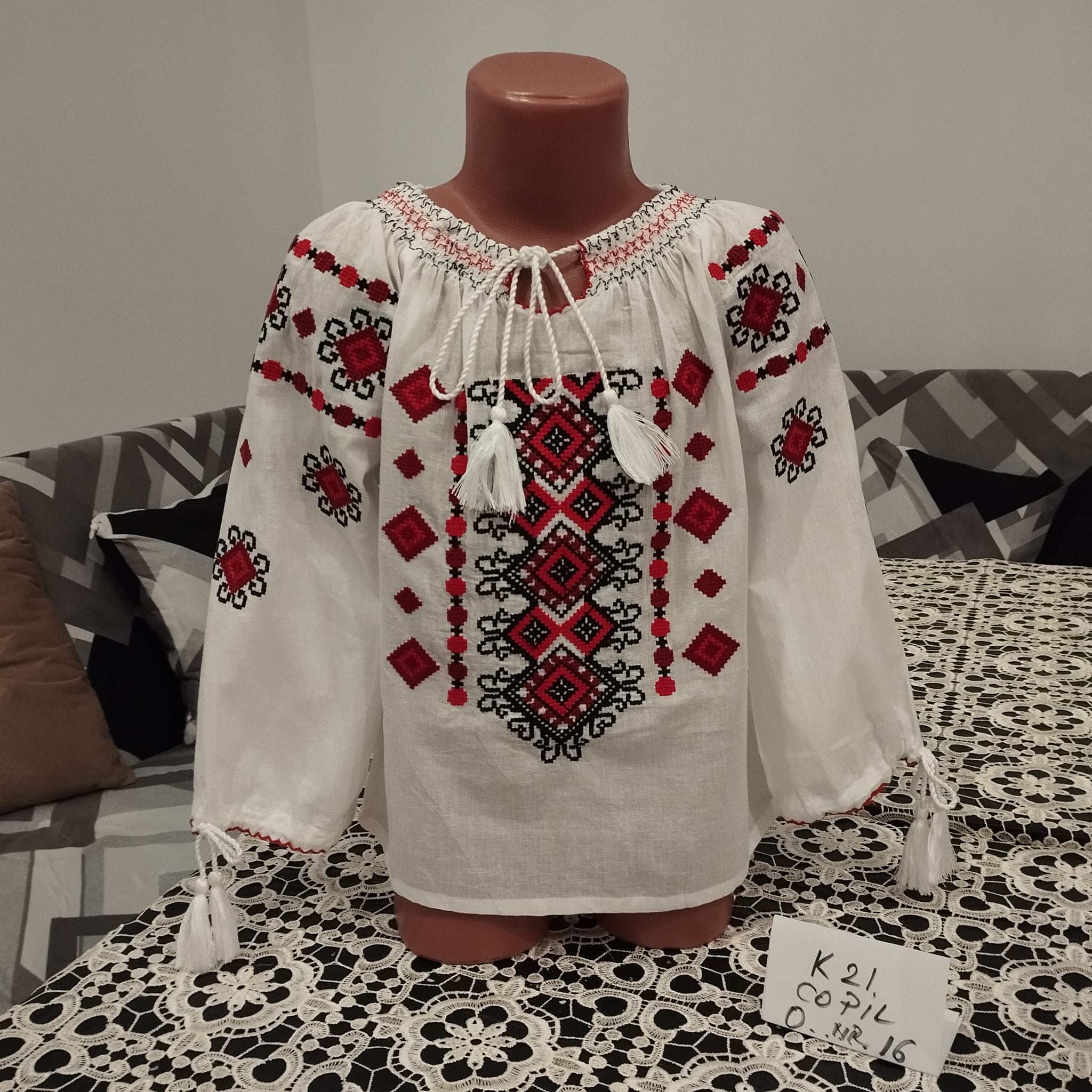 Ie tradițională fetiță Anastasia