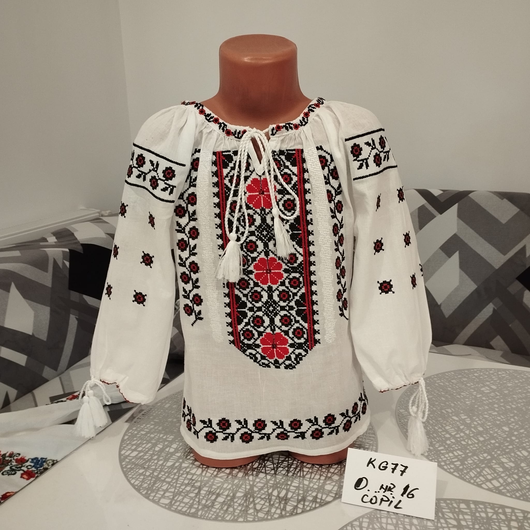 Ie tradițională fetiță Eva