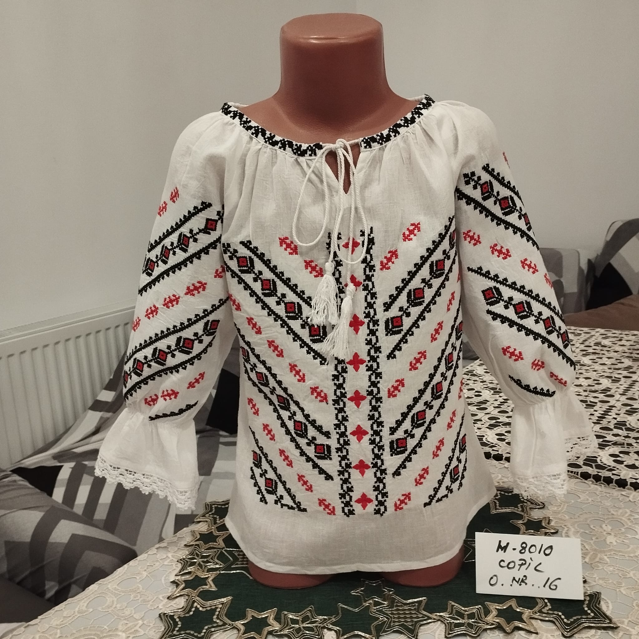 Ie tradițională fetiță Alisa