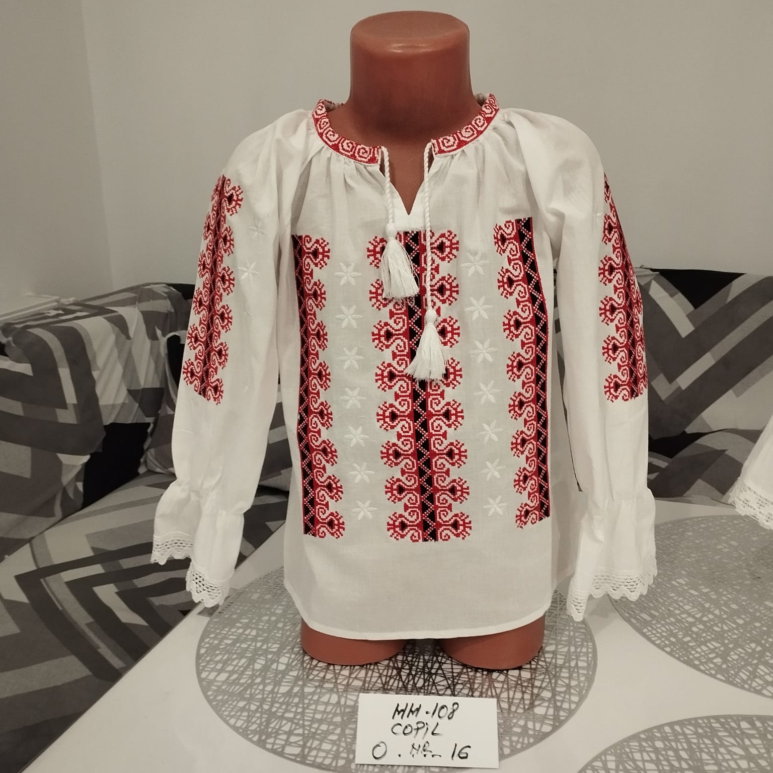 Ie tradițională fetiță Ana